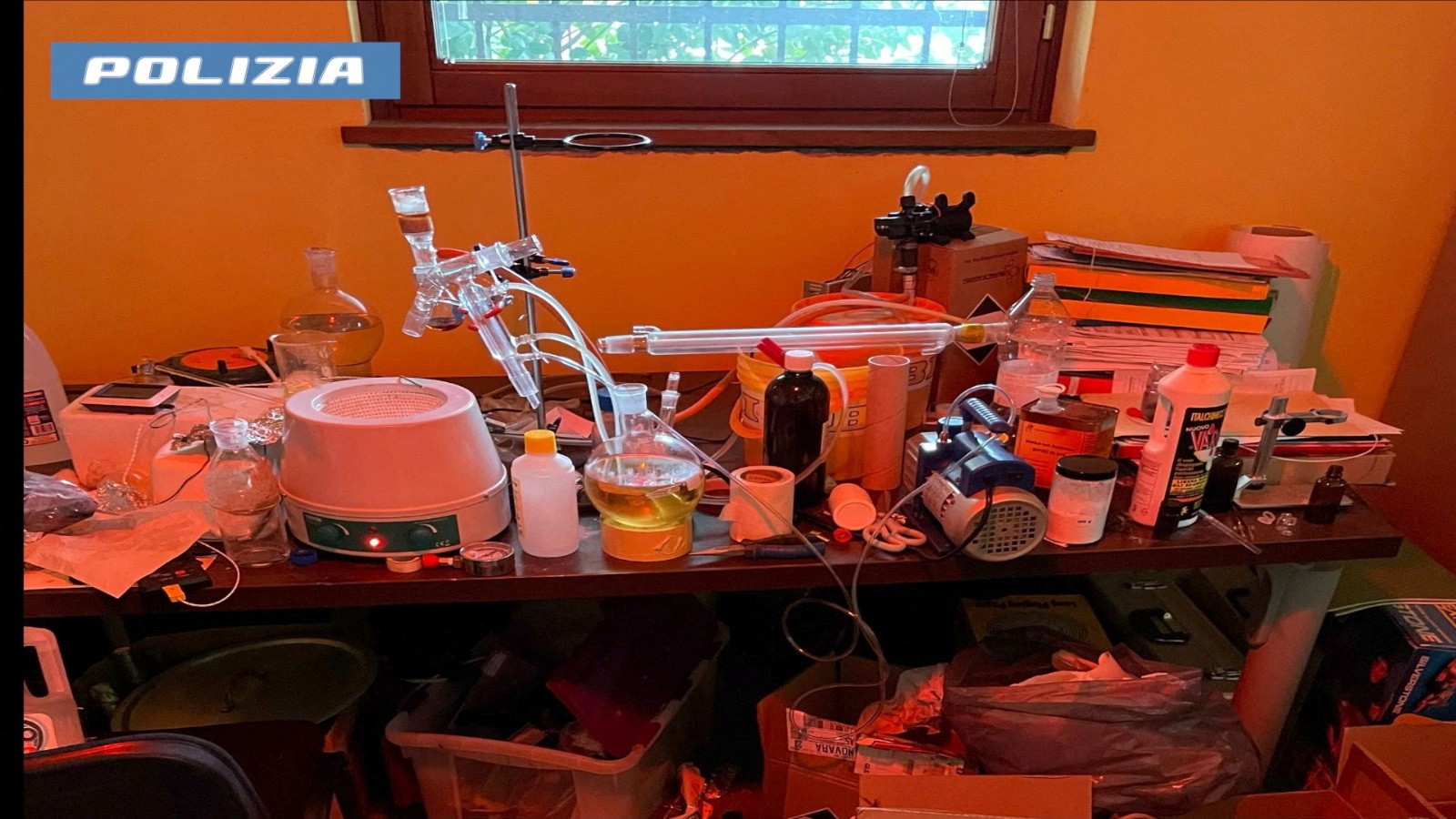 Polícia italiana prende fã de 'Breaking Bad' em operação em laboratório de metanfetamina