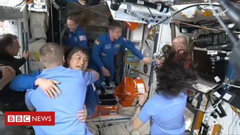 Astronautas presos no espaço: O alívio e alegria com chegada do resgate