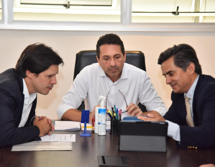 Vilela e Daniel conhecem planta-piloto de mineradora peruana que está sendo construída em Aparecida