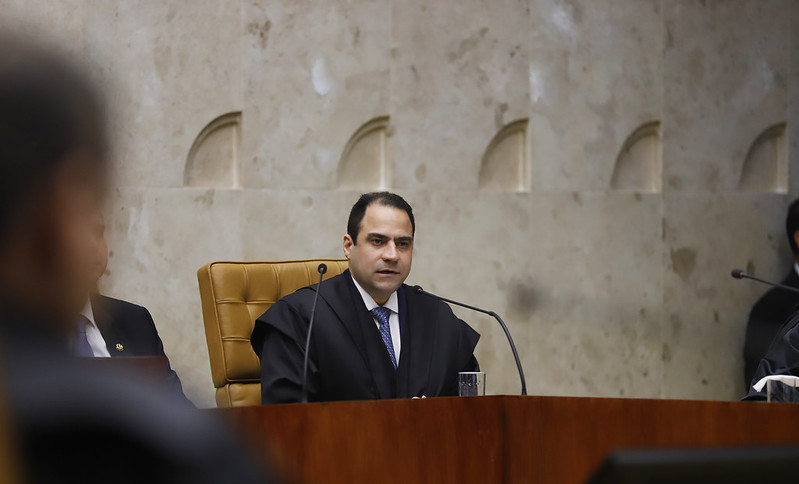 OAB questiona STF sobre proibição de celulares em julgamento de Filipe Martins