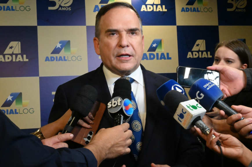 “Vamos trabalhar forte para atrair indústrias e empregos”, diz Mabel durante posse da nova diretoria da Adial