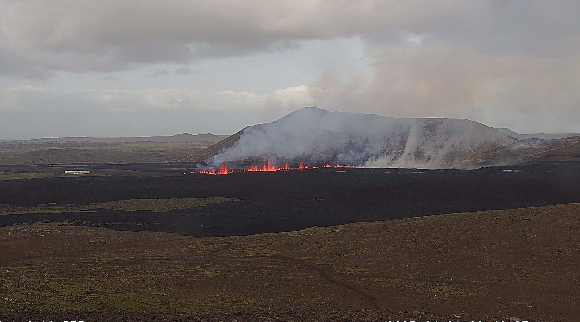 Vulcão na Islândia volta a entrar em erupção