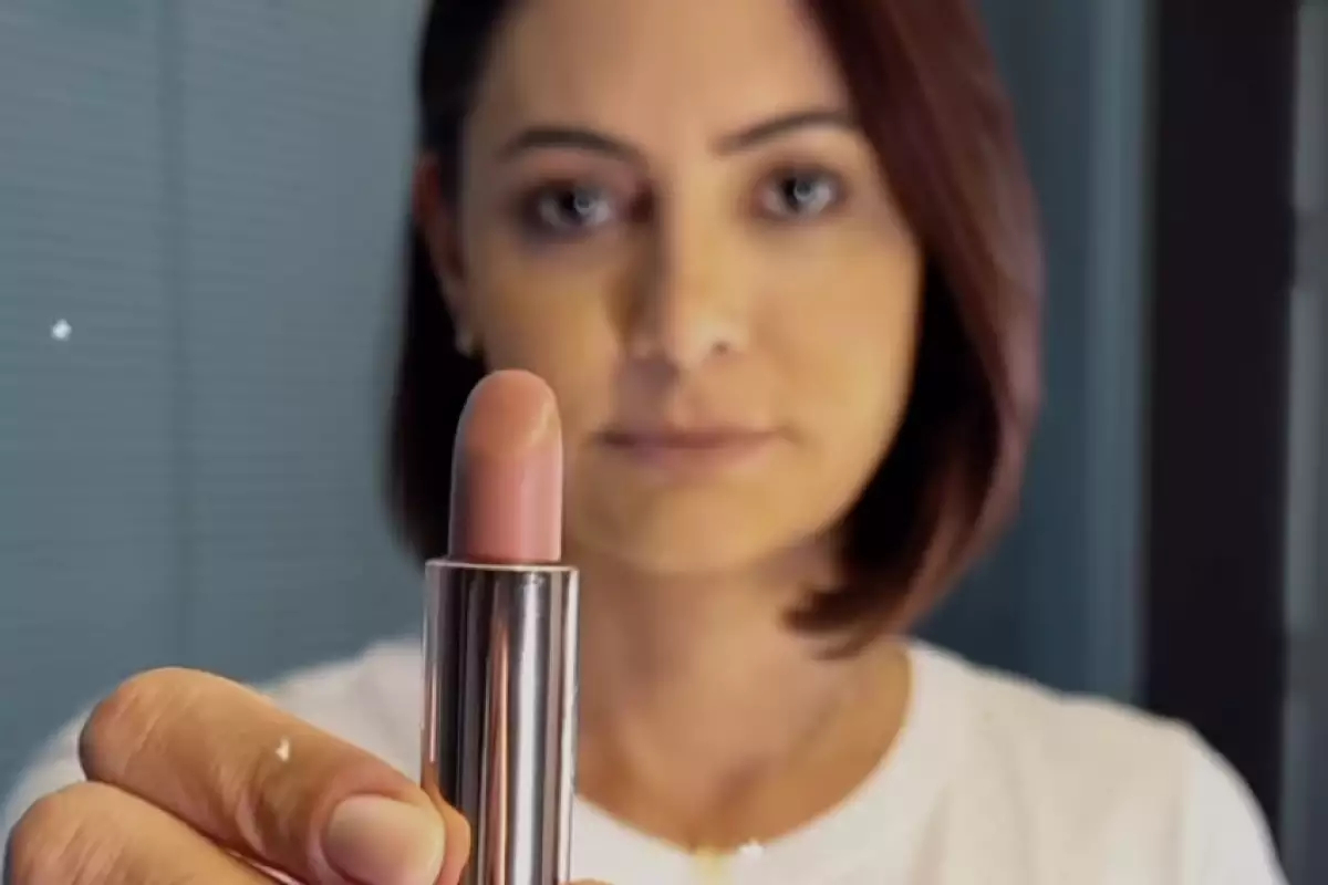 Batom vira símbolo de movimento feminino pela anistia