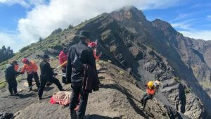 monte-rinjani-foto-basarnas-efe-1.jpg
