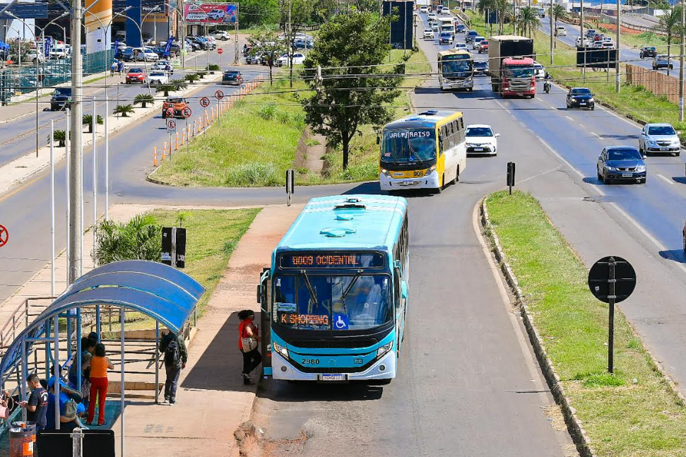 Caiado e Ibaneis pedem mais prazo para evitar aumento da tarifa do transporte no Entorno do DF