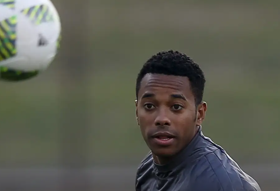 Ministro do STF Gilmar Mendes vota pela soltura do ex-jogador Robinho