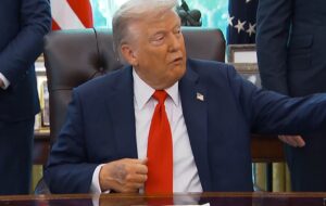 trump-maos-mancha-25ago2025.jpg