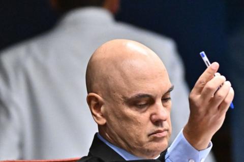 Placar no STF está em 2 a 0 pela condenação de Bolsonaro e outros réus; julgamento é suspenso e será retomado na 4ª