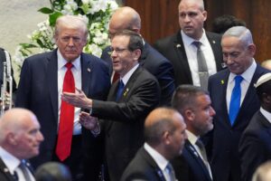 2025-10-13t132517z-1-lynxnpel9c0k8-rtroptp-4-israel-palestinians-trump.jpg