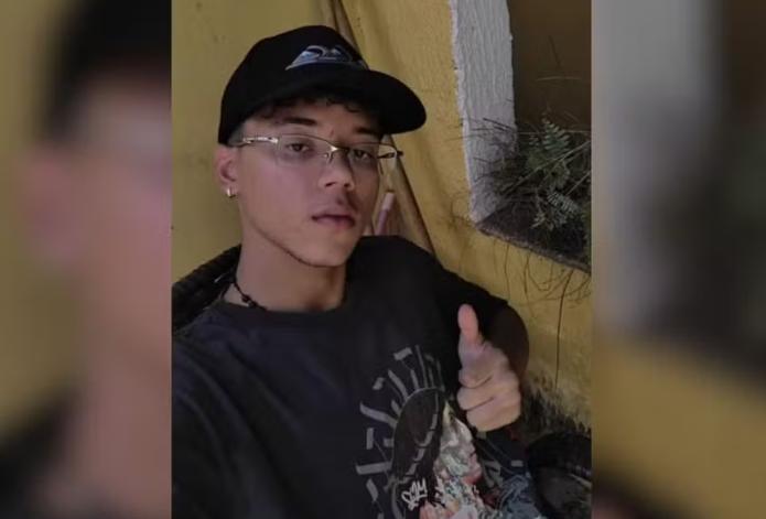 Adolescente morre e mais de 15 ficam feridos após caminhonete capotar em Goiás